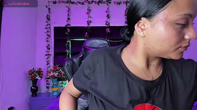 sweelanna   online show from February 25, 2026, 1:26 am