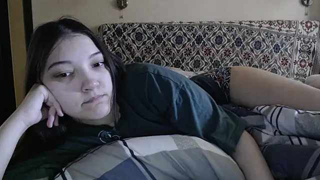 AlisaDevis online show from December 31, 2024, 12:04 pm