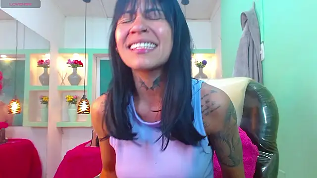 lorenapinto online show from February 19, 2026, 5:14 am