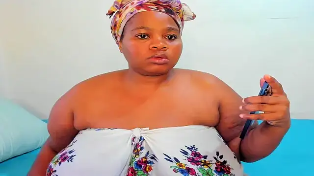 ThickLeeyanaX online show from October 10, 2025, 2:38 pm