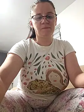 Snapshot of KristenVega chatting on November 3, 2025, 8:54 pm KristenVega online show from November 3, 2025, 8:54 pm