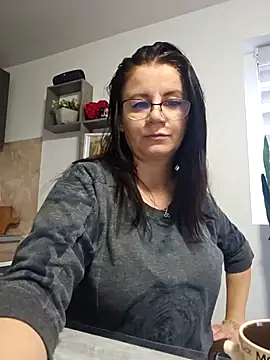 Snapshot of KristenVega chatting on November 4, 2025, 8:57 am KristenVega online show from November 4, 2025, 8:57 am