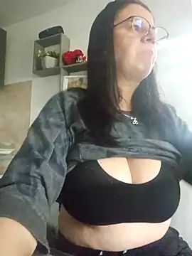 Snapshot of KristenVega chatting on November 5, 2025, 9:09 am KristenVega online show from November 5, 2025, 9:09 am