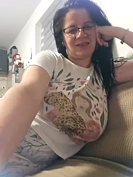 Snapshot of KristenVega chatting on November 17, 2025, 7:52 pm KristenVega online show from November 17, 2025, 7:52 pm