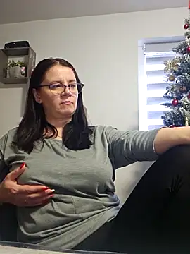 Snapshot of KristenVega chatting on December 4, 2025, 10:35 am KristenVega online show from December 4, 2025, 10:35 am