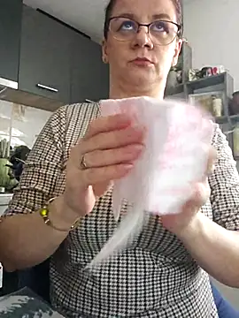 Snapshot of KristenVega chatting on December 17, 2025, 9:37 am KristenVega online show from December 17, 2025, 9:37 am