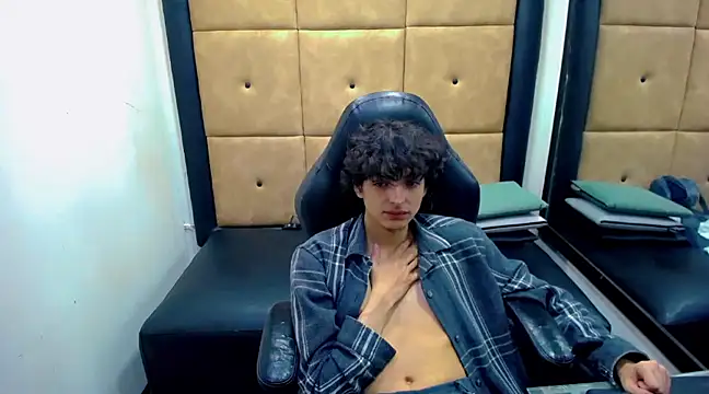 Sr BonnyEthan online show from December 13, 2024, 1:33 pm