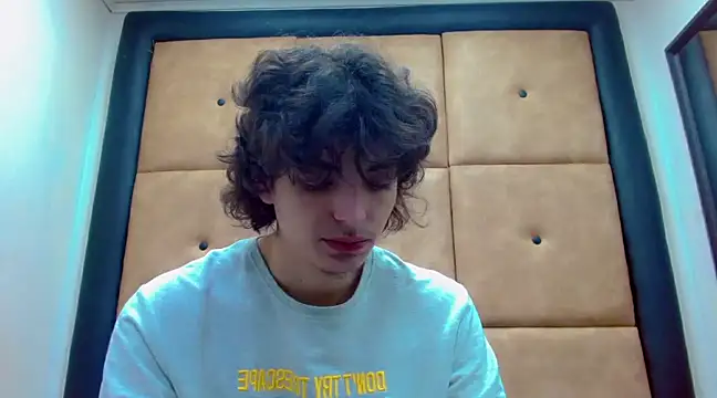 Sr BonnyEthan online show from December 16, 2024, 1:32 pm