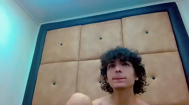 Sr BonnyEthan online show from December 20, 2024, 1:43 pm