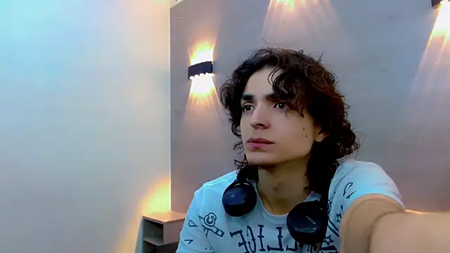 Sr BonnyEthan online show from October 9, 2025, 1:53 pm