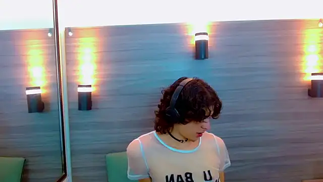 Sr BonnyEthan online show from October 16, 2025, 2:18 pm