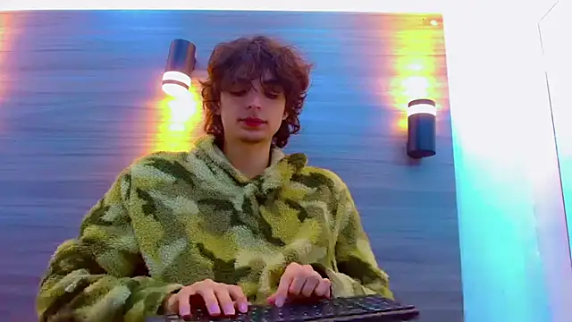 Sr BonnyEthan online show from April 13, 2026, 12:54 pm