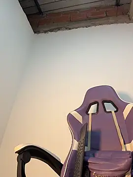 Barbiebrunette  online show from April 19, 2026, 4:01 am