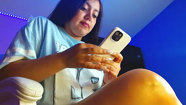 Isa-Jones online show from December 5, 2025, 2:09 am