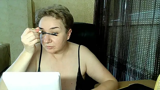 Snapshot of Ellarossxxx chatting on September 23, 2025, 8:50 am Ellarossxxx online show from September 23, 2025, 8:50 am