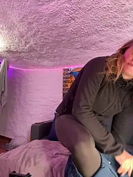 selenaluvv online show from March 8, 2026, 4:11 pm