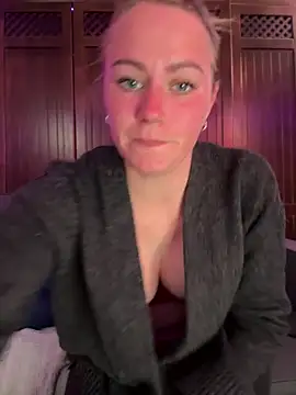 selenaluvv online show from March 18, 2026, 3:37 pm