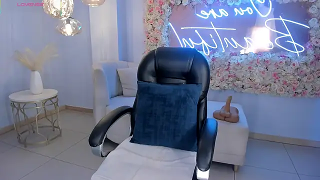 AlessaRomero online show from October 8, 2025, 8:17 pm