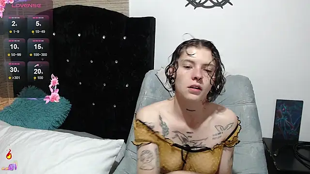 pretty cristal69 online show from September 25, 2025, 11:58 am