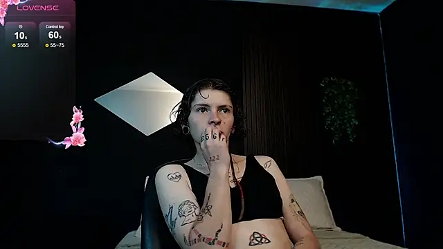 pretty cristal69 online show from February 13, 2026, 12:56 pm