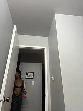 Your Paris online show from February 4, 2025, 2:39 am