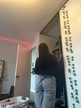 Your Paris online show from February 5, 2025, 10:22 pm