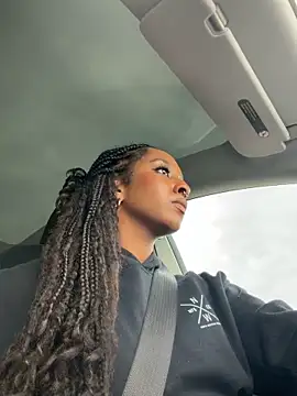 Your Paris online show from November 8, 2025, 8:51 pm