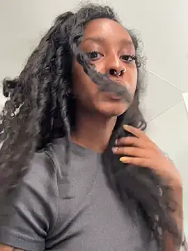 Your Paris online show from March 12, 2026, 1:01 am