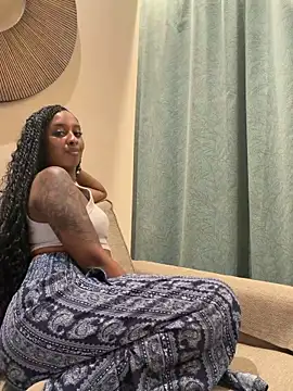 Your Paris online show from April 14, 2026, 1:00 am