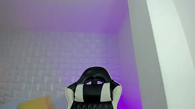 iris torrez  online show from April 20, 2026, 12:41 pm