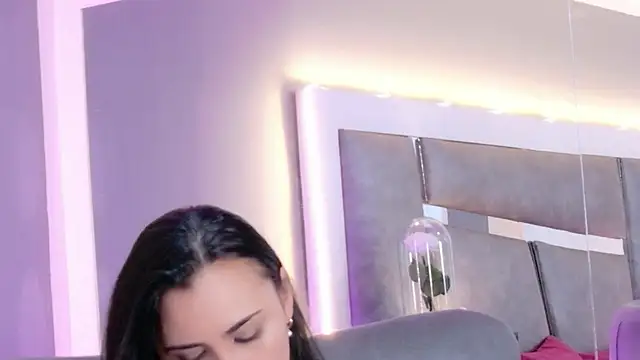 Snapshot of Evangeline_Taylorr chatting on June 24, 2026, 2:27 pm Evangeline Taylorr online show from June 24, 2026, 2:27 pm