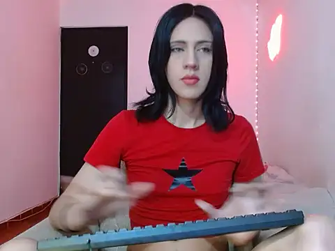 Snapshot of lucydreamm chatting on February 1, 2026, 9:13 pm lucydreamm online show from February 1, 2026, 9:13 pm