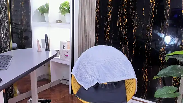 MissEscarleth online show from January 31, 2025, 5:30 am