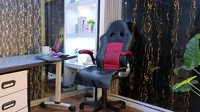 MissEscarleth online show from September 30, 2025, 2:49 am