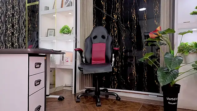 MissEscarleth online show from March 20, 2026, 2:16 am