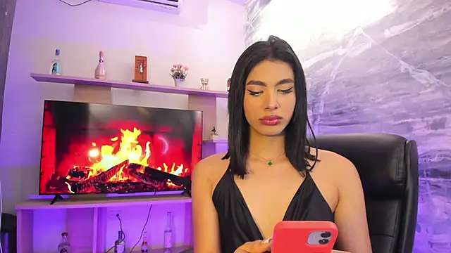 IsabelleFoxx  online show from December 17, 2024, 11:49 pm