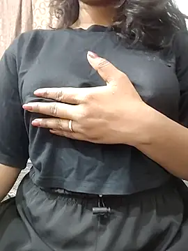 MohiniHott online show from April 1, 2026, 5:52 am