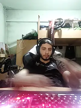 kleineid77 online show from April 7, 2026, 7:14 pm