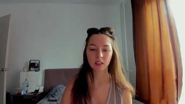 Adela Vetta online show from October 12, 2025, 8:24 am