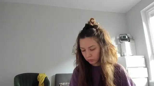 Snapshot of Adela_Vetta chatting on April 18, 2026, 8:40 am Adela Vetta online show from April 18, 2026, 8:40 am