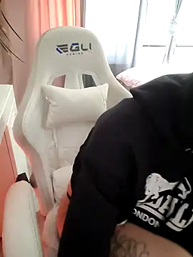 Snapshot of Scherana chatting on October 21, 2025, 11:11 am Scherana online show from October 21, 2025, 11:11 am