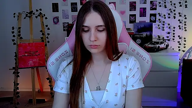 AliceCharmy online show from September 17, 2025, 11:12 am