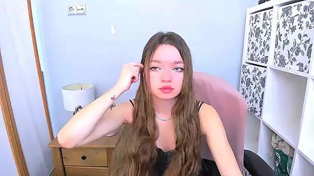 GraceLips online show from March 22, 2025, 6:22 am