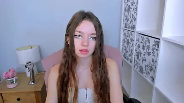 GraceLips online show from October 13, 2025, 5:40 am