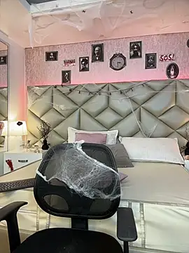 Snapshot of Brenda_Garcia chatting on October 9, 2025, 8:18 pm Brenda Garcia online show from October 9, 2025, 8:18 pm