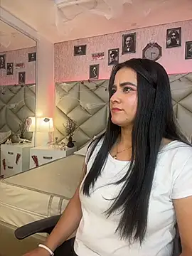 Snapshot of Brenda_Garcia chatting on October 10, 2025, 8:08 pm Brenda Garcia online show from October 10, 2025, 8:08 pm