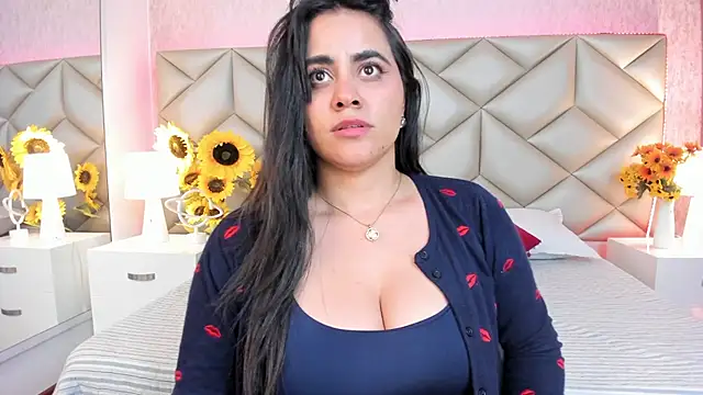 Snapshot of Brenda_Garcia chatting on November 13, 2025, 10:30 pm Brenda Garcia online show from November 13, 2025, 10:30 pm