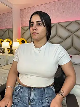 Snapshot of Brenda_Garcia chatting on November 19, 2025, 8:09 pm Brenda Garcia online show from November 19, 2025, 8:09 pm