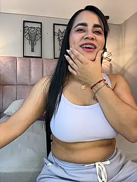 Snapshot of Brenda_Garcia chatting on November 26, 2025, 12:17 pm Brenda Garcia online show from November 26, 2025, 12:17 pm