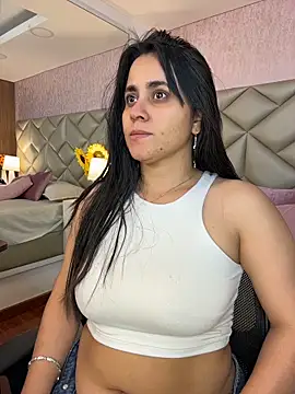 Snapshot of Brenda_Garcia chatting on November 30, 2025, 12:09 pm Brenda Garcia online show from November 30, 2025, 12:09 pm